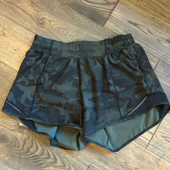 Lulu Hottie Hot shorts - Picture 1 of 2